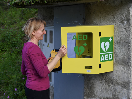 Predaja defibrilatorja - Presladol 